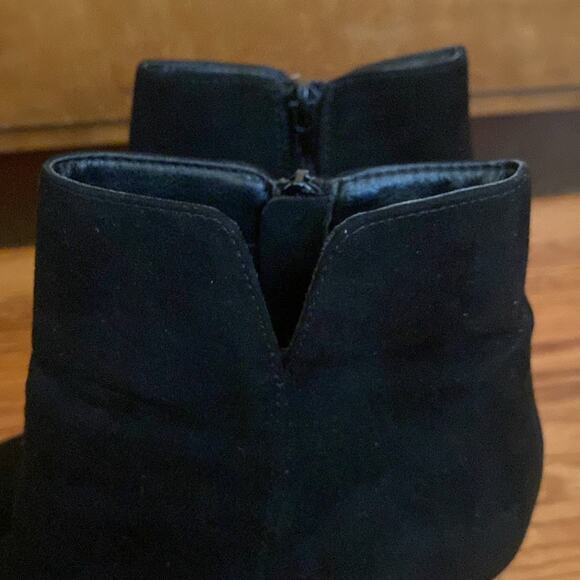 MARC NEW YORK- Andrew Marc - Black Ankle Boots w/ Clear Heels - Size 8M - NWOT - Picture 4 of 10